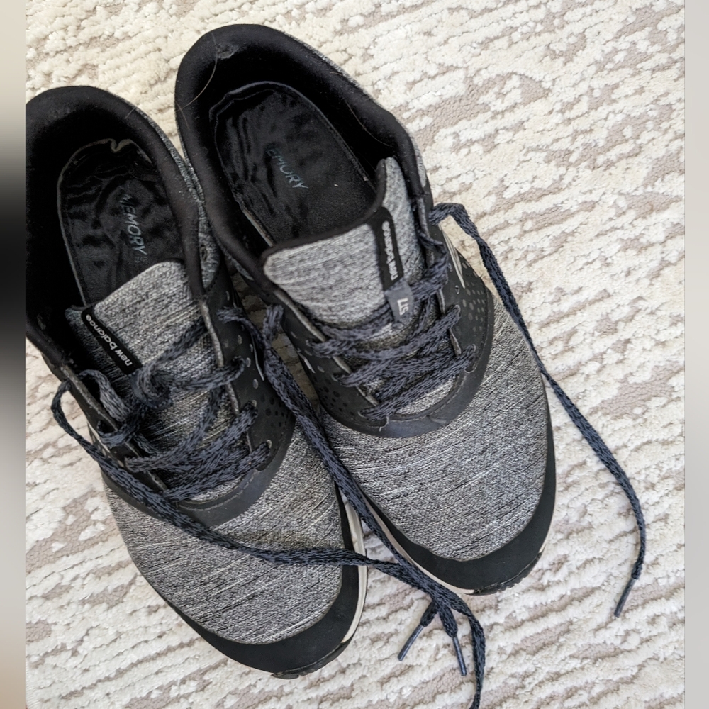 Womens New Balance 577, Women's size 9 Black and Gray